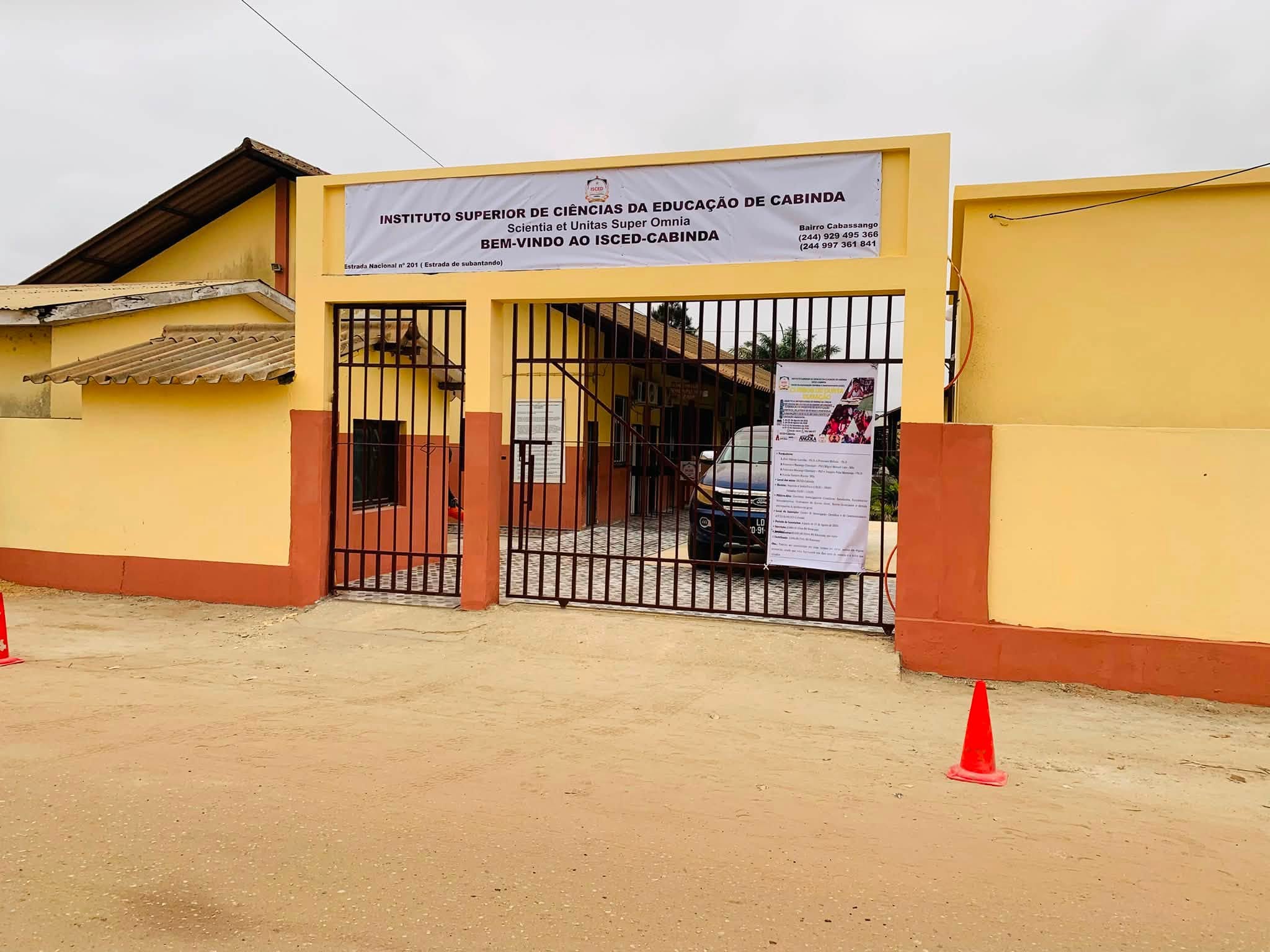 Entrada do ISCED-Cabinda, no bairro Cabassango